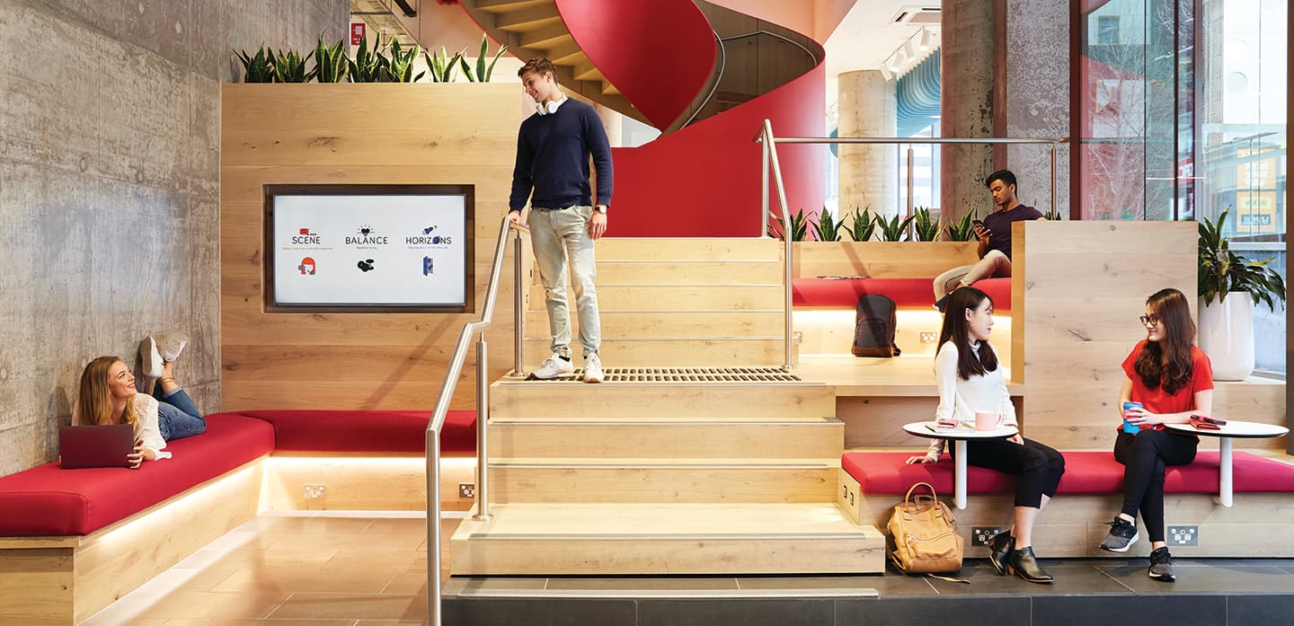 Foyer hover